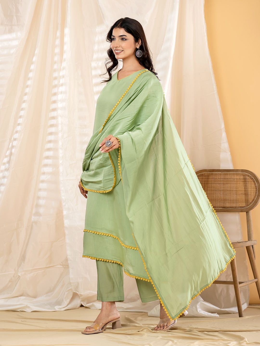 mul-chanderi-a-line-lace-work-suit-set-with-mul-cotton-lining-green-3