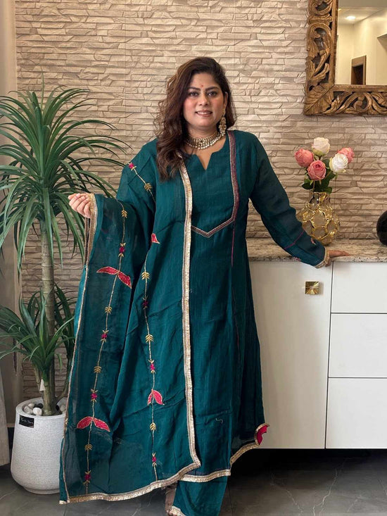 mul-chanderi-a-line-suit-set-with-mul-cotton-lining-paired-with-applique-work-organza-dupatta-emerald-green-1