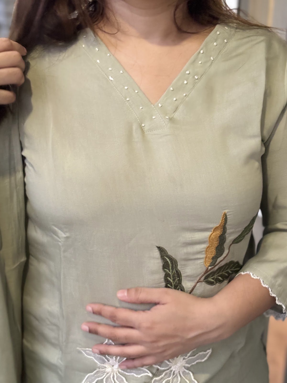 mul-chanderi-applique-work-embroidered-suit-set-with-mul-cotton-lining-earthy-green-3