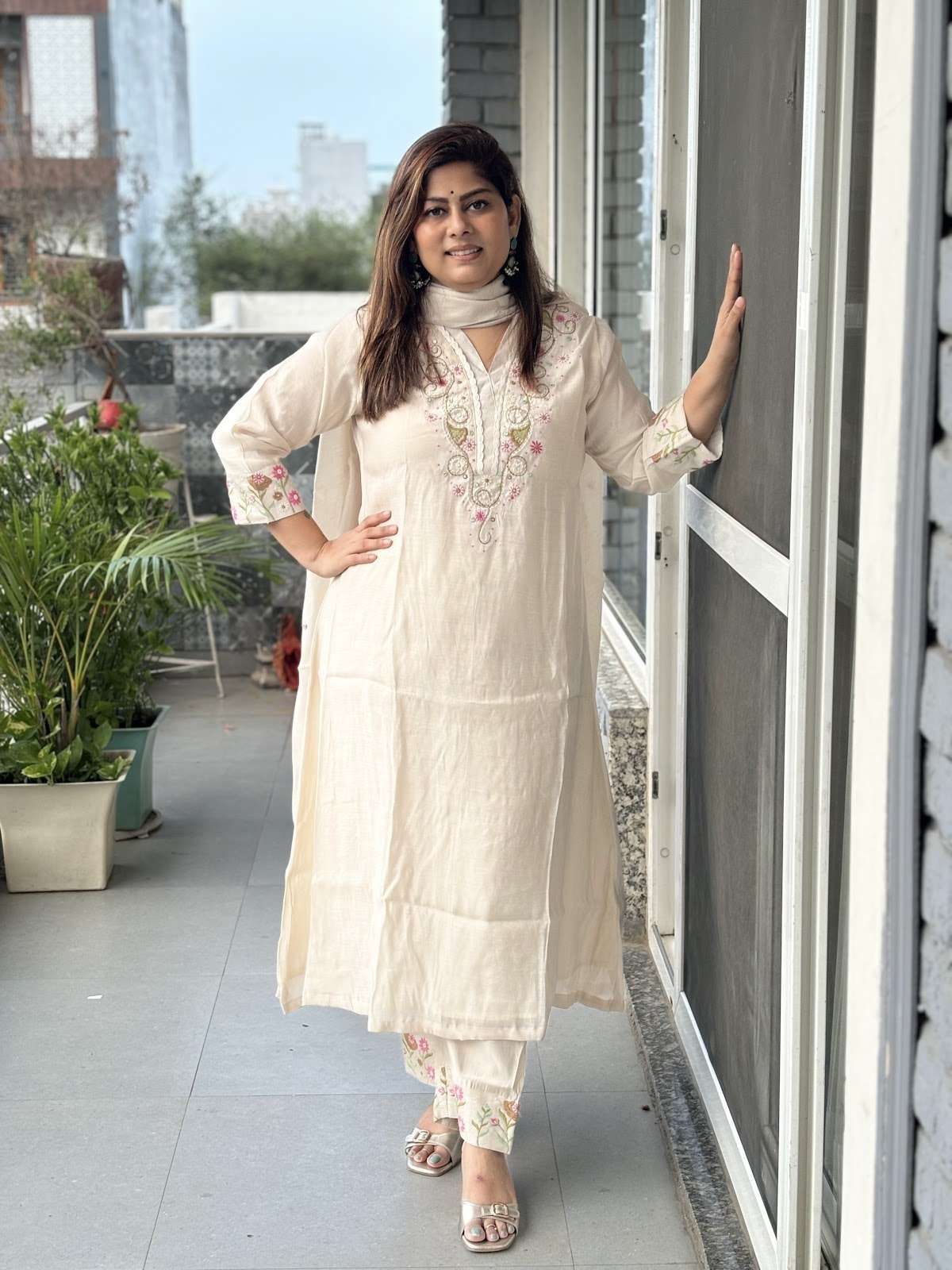 mul-chanderi-embroidered-straight-fit-suit-set-paired-with-embroidered-pants-dupatta-cream-1