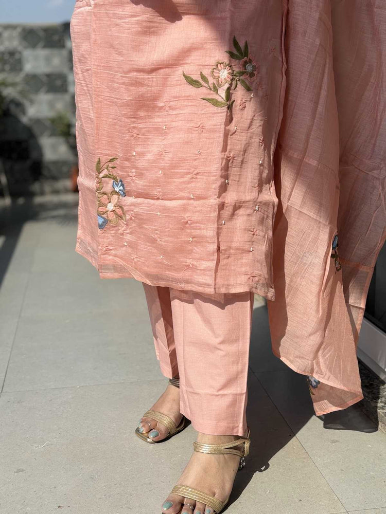 mul-chanderi-embroidered-straight-fit-suit-set-with-lining-peach-3