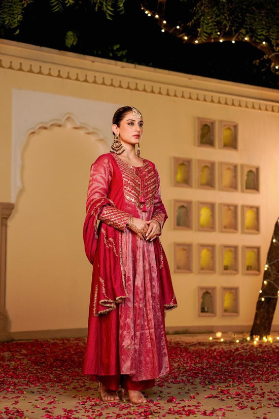 mul-chanderi-embroidered-suit-set-with-tissue-organza-panelling-pink-2