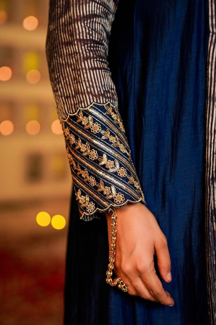 mul-chanderi-embroidered-suit-set-with-tissue-organza-panelling-royal-blue-5