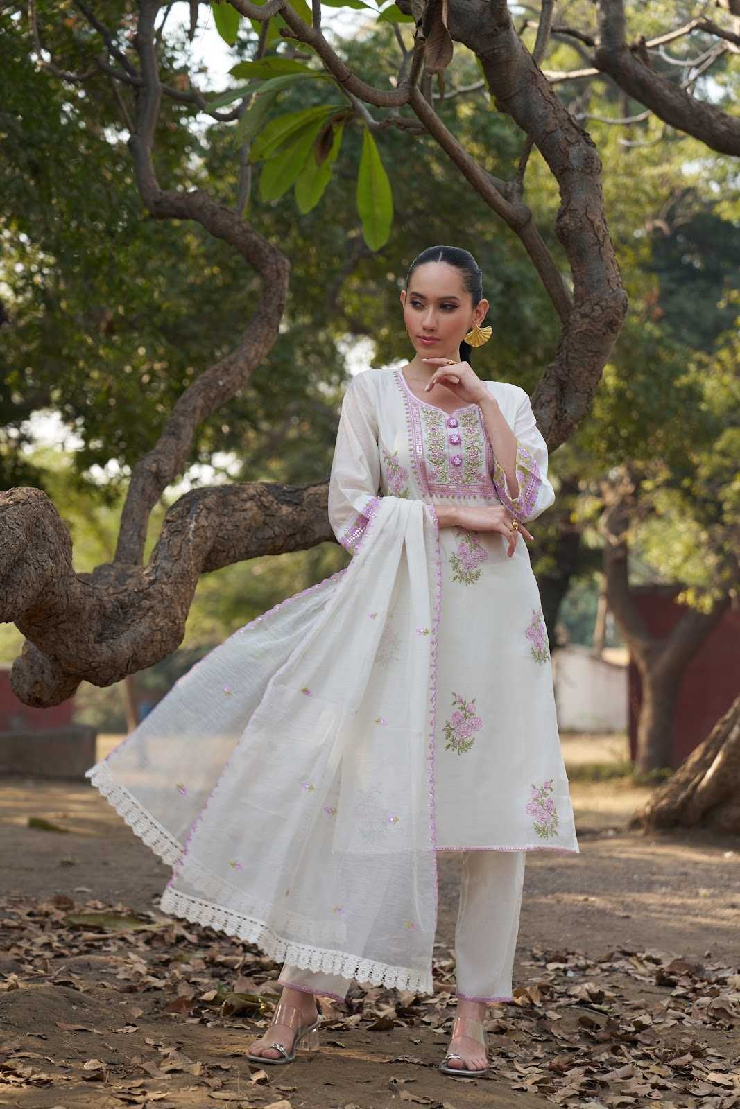 mul-chanderi-hand-embroidered-straight-fit-suit-set-with-mul-cotton-lining-off-white-2