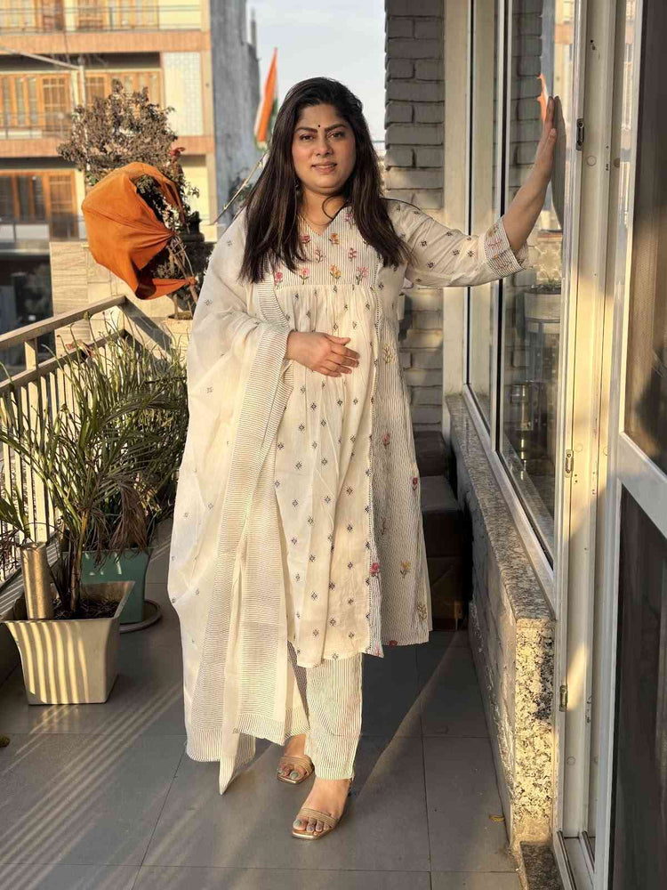 mul-cotton-embroidered-suit-set-with-side-gathers-back-panelling-white-1