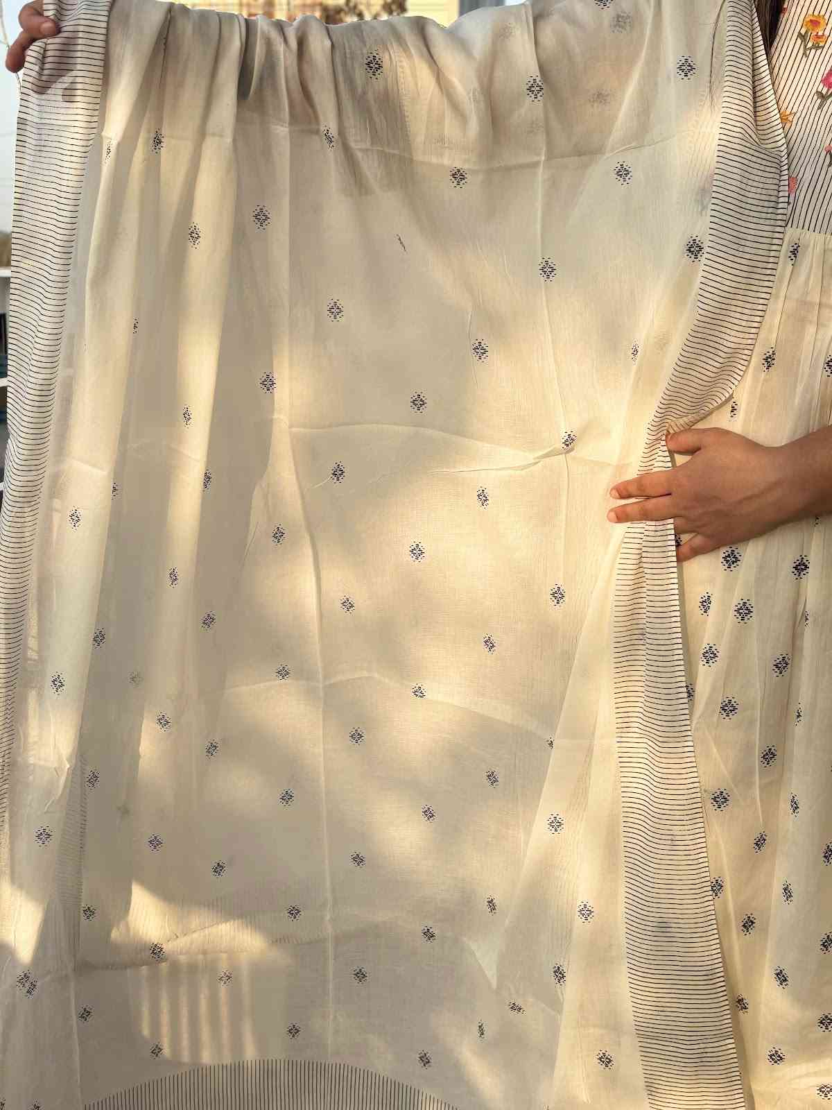 mul-cotton-embroidered-suit-set-with-side-gathers-back-panelling-white-5