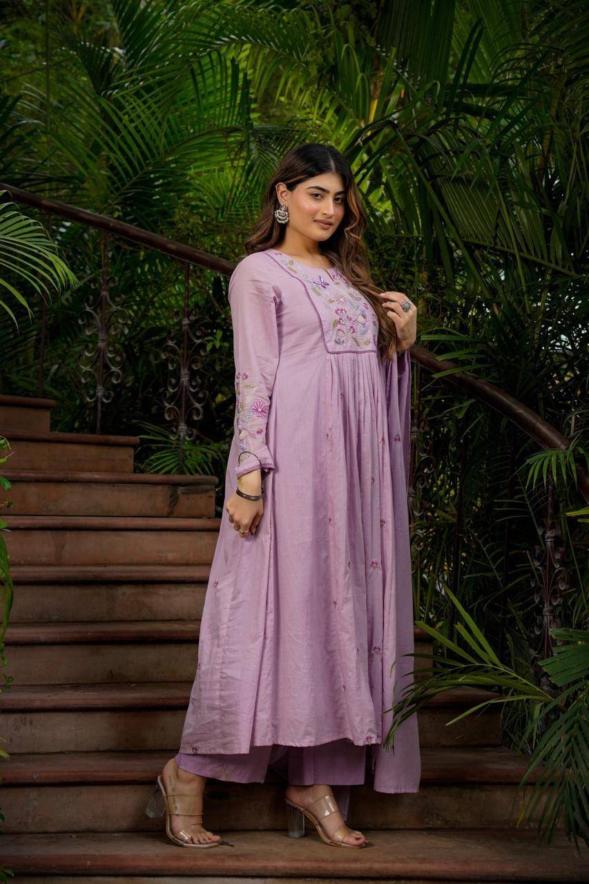 mul-cotton-hand-embroidered-suit-set-paired-with-mul-cotton-embroidered-dupatta-lavender-1