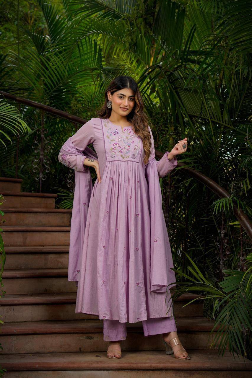 mul-cotton-hand-embroidered-suit-set-paired-with-mul-cotton-embroidered-dupatta-lavender-2