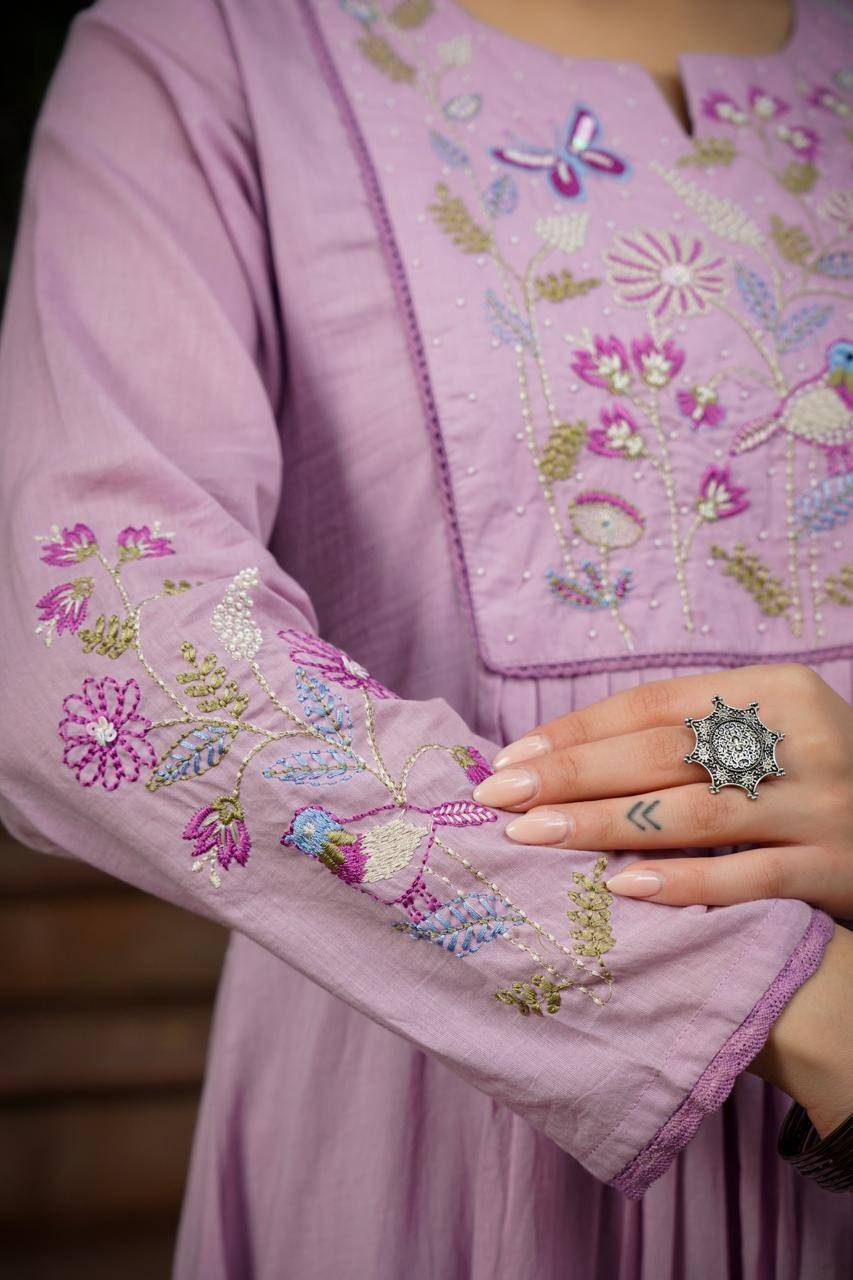 mul-cotton-hand-embroidered-suit-set-paired-with-mul-cotton-embroidered-dupatta-lavender-4