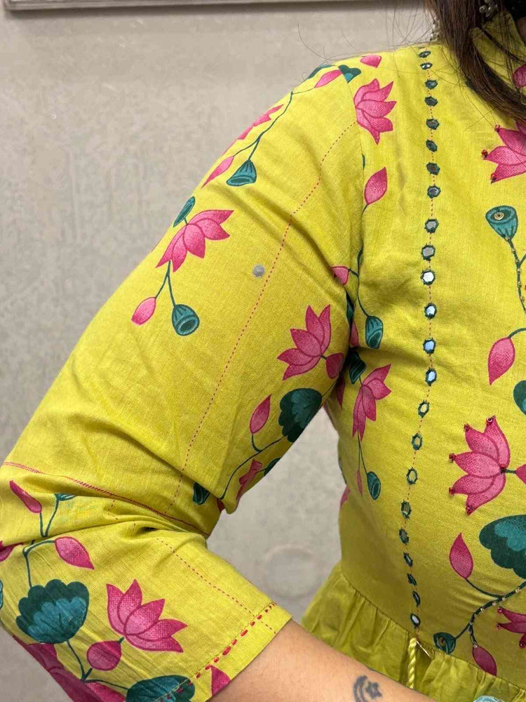 pichwai-print-mul-cotton-suit-set-with-lining-tassels-greenish-mustard-4