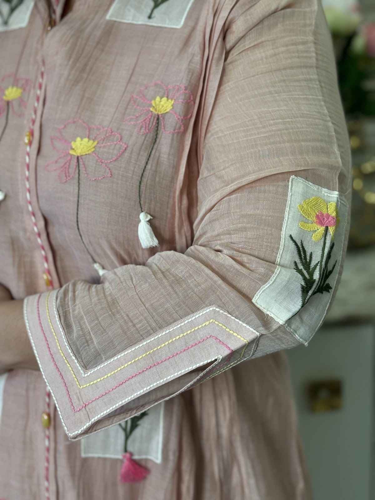 premium-banaras-mul-chanderi-applique-work-straight-fit-suit-set-with-mul-cotton-lining-peach-3