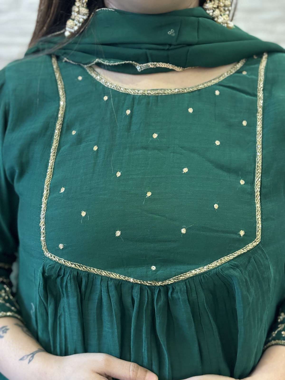 premium-banaras-mul-chanderi-hand-embroidered-a-line-suit-set-with-mul-cotton-lining-embroidered-pure-organza-dupatta-emerald-green-3