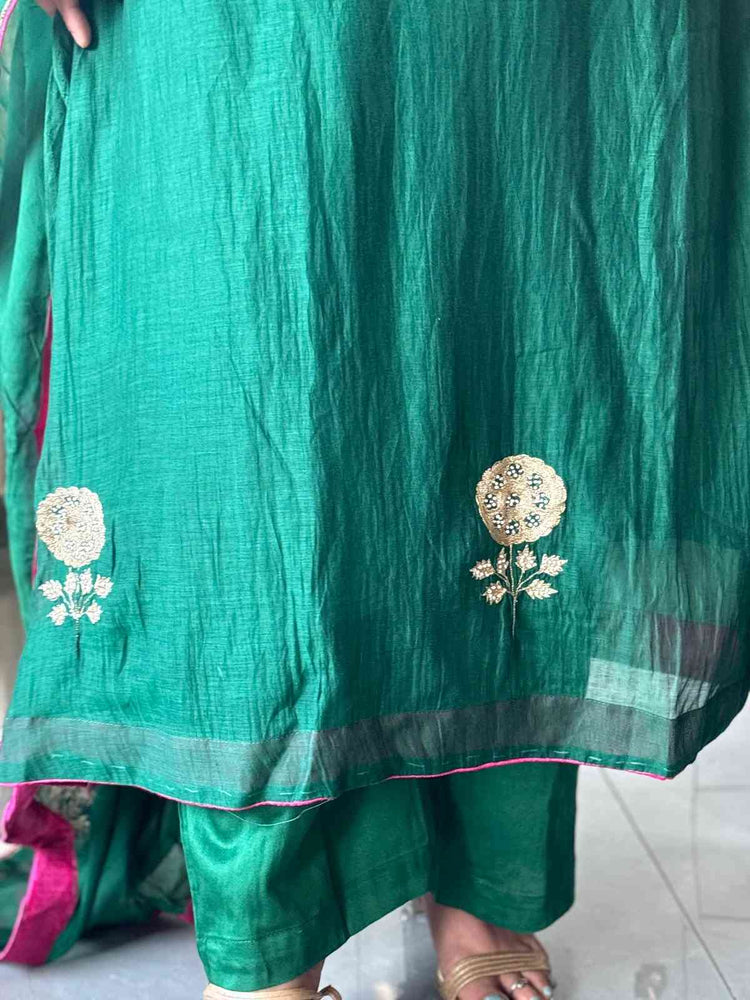 premium-banaras-mul-chanderi-hand-embroidered-a-line-suit-set-with-mul-cotton-lining-paired-with-organza-embroidered-dupatta-with-contrast-hacking-bottle-green-5