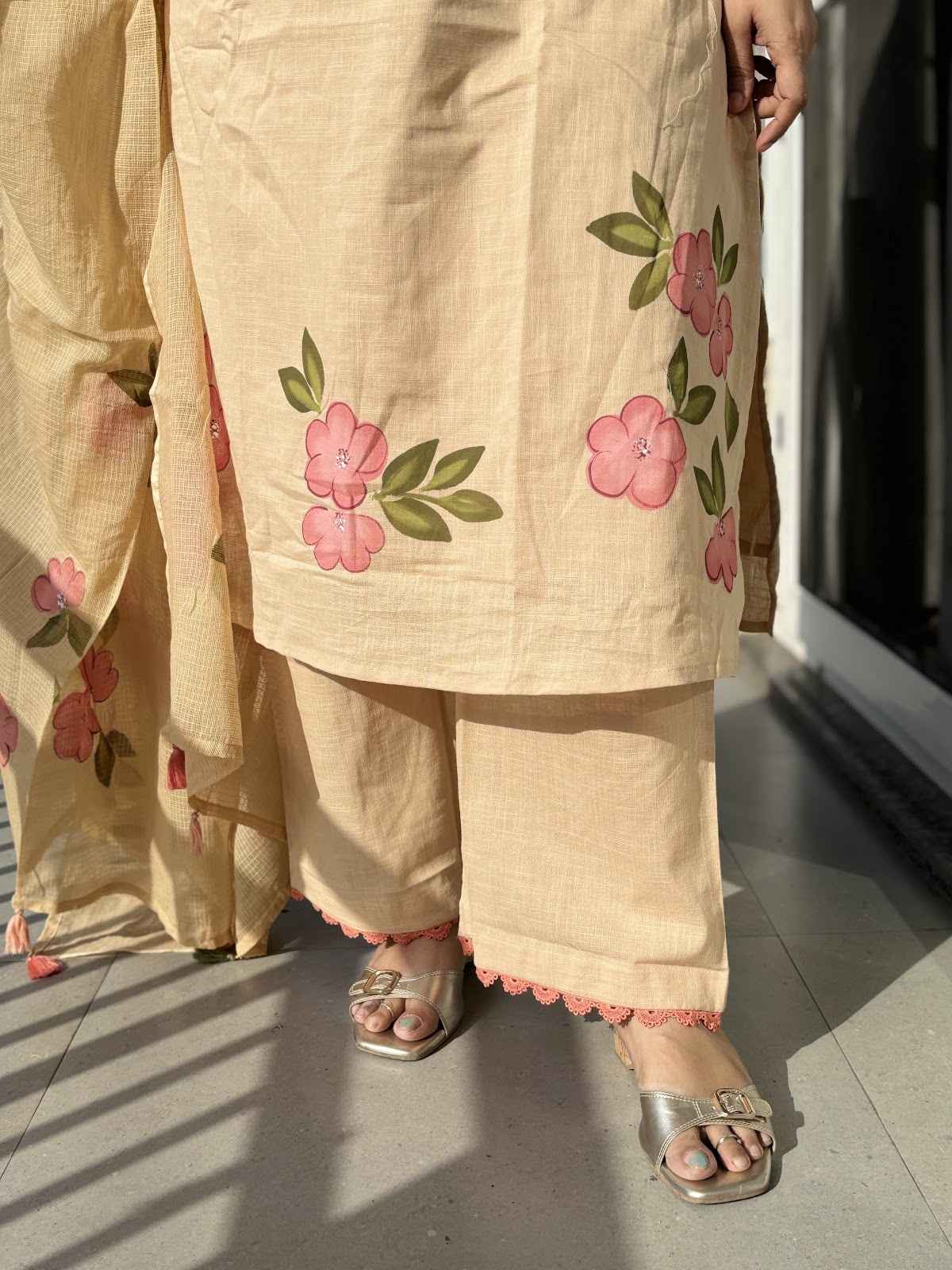 premium-slub-cotton-hand-brush-paint-straight-fit-suit-set-with-mul-cotton-lining-paired-with-cotton-kota-doria-dupatta-sand-colour-4