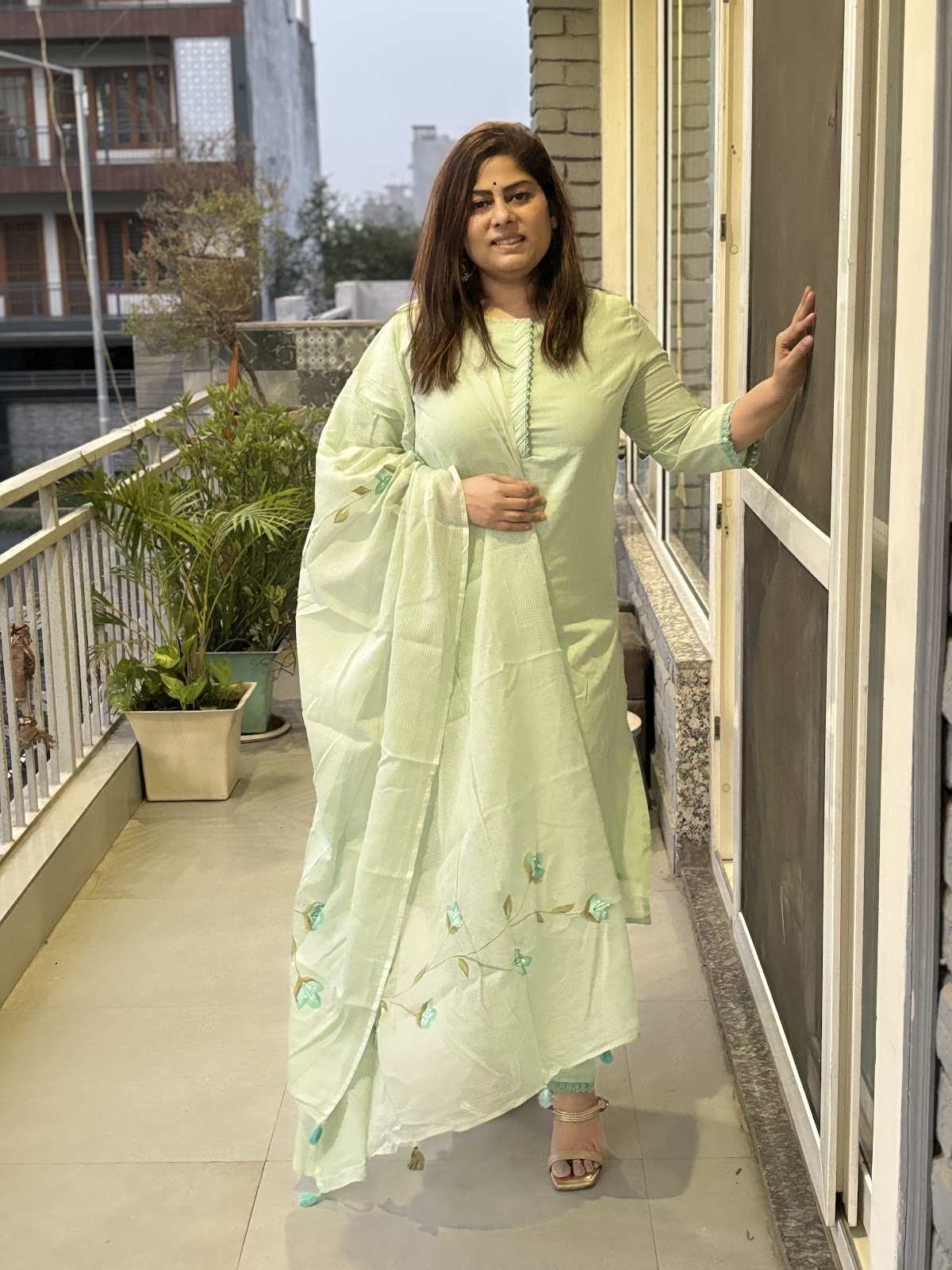 premium-slub-cottonbhand-brush-paint-suit-set-with-mul-cotton-lining-paired-with-cotton-kota-doria-brush-paint-dupatta-pastel-sea-green-1