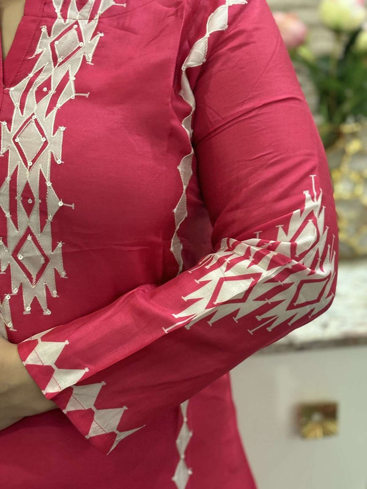 pura-dola-silk-digital-print-embroidered-straight-fit-suit-set-with-mul-cotton-lining-pink-3