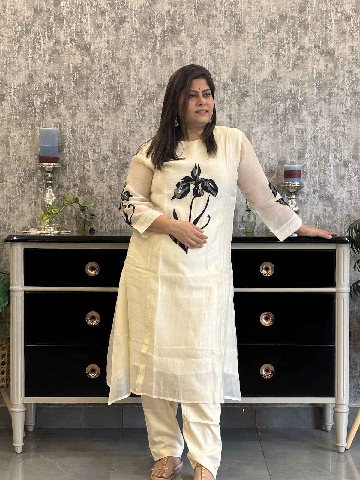 pure-bananas-mul-chanderi-appliquÃ©-work-pant-set-off-white-2