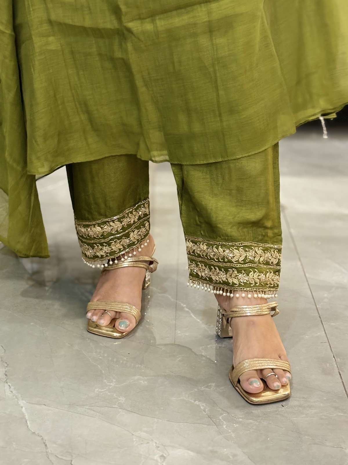 pure-banaras-mul-chanderi-hand-embroidered-a-line-suit-set-with-embroidered-pants-mehendi-green-4