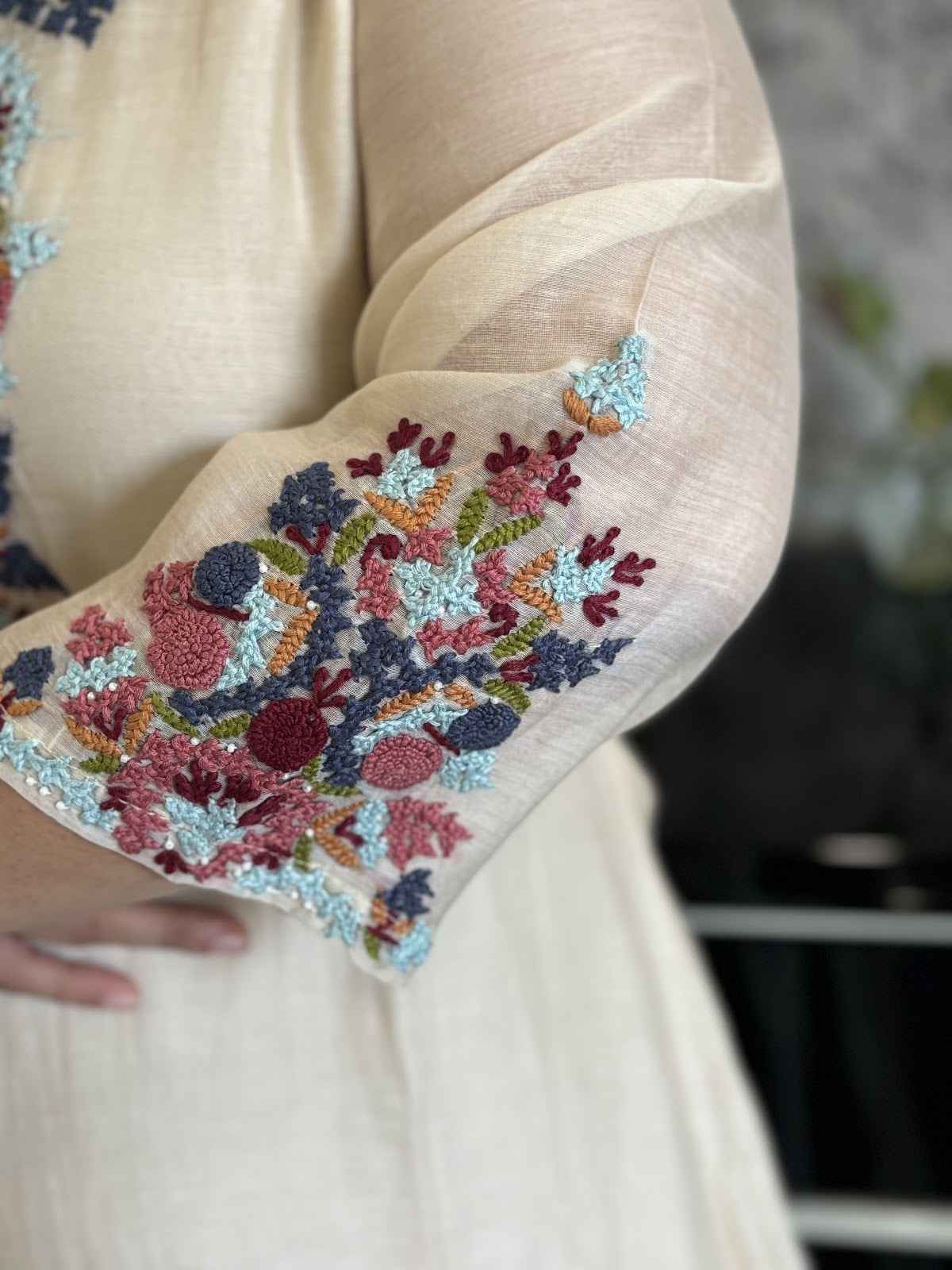 pure-banaras-mul-chanderi-hand-embroidered-dress-with-mul-cotton-lining-ivory-4