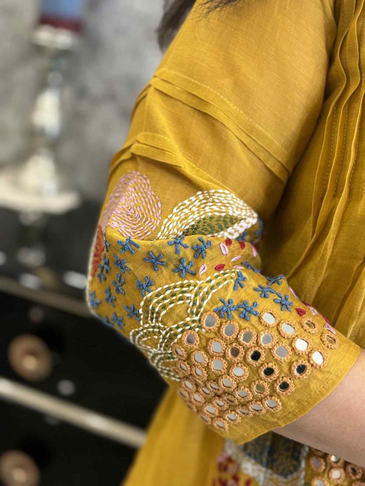 pure-banaras-mul-chanderi-hand-embroidered-pant-set-mustard-3