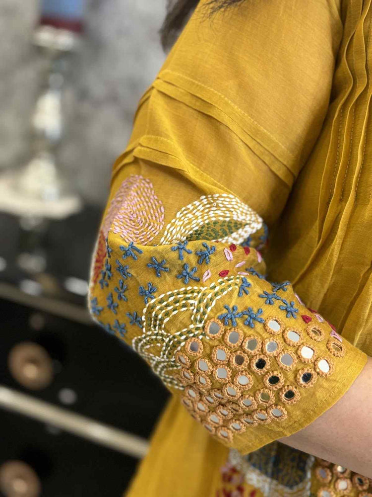 pure-banaras-mul-chanderi-hand-embroidered-pant-set-mustard-3