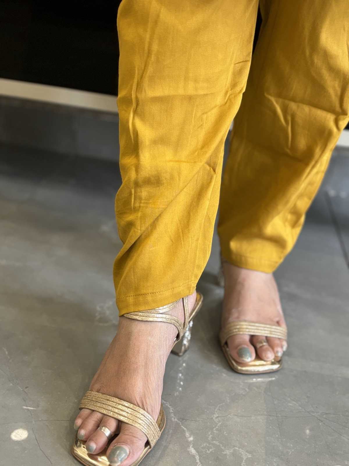 pure-banaras-mul-chanderi-hand-embroidered-pant-set-mustard-4