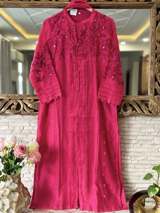 pure-banaras-mul-chanderi-hand-embroidered-straight-fit-suit-set-with-mul-cotton-lining-rani-1