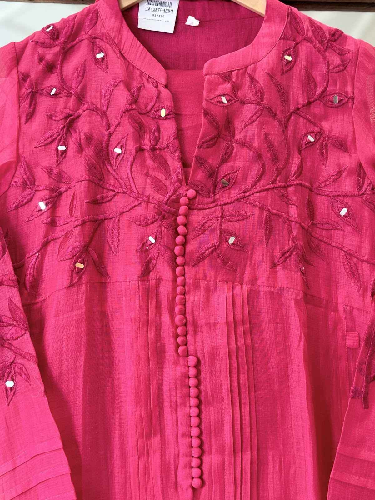 pure-banaras-mul-chanderi-hand-embroidered-straight-fit-suit-set-with-mul-cotton-lining-rani-2
