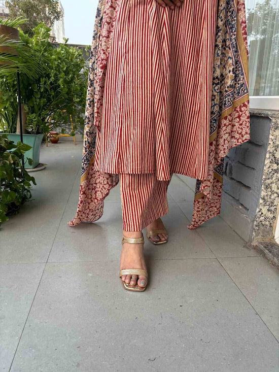 pure-cotton-anarkali-style-pant-set-with-mul-cotton-kalamkari-print-shrug-red-2