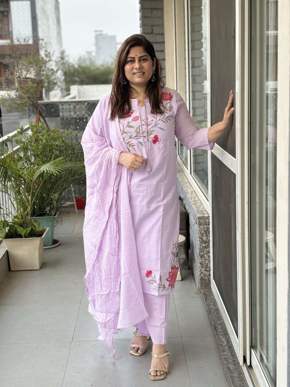 pure-cotton-applique-work-straight-fit-suit-set-with-mul-cotton-lining-lavender-1