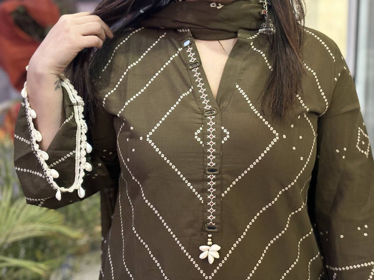 pure-cotton-bandhni-print-hand-embroidered-suit-set-with-bell-sleeves-shell-detailing-paired-with-farshi-salwar-mehendi-green-2