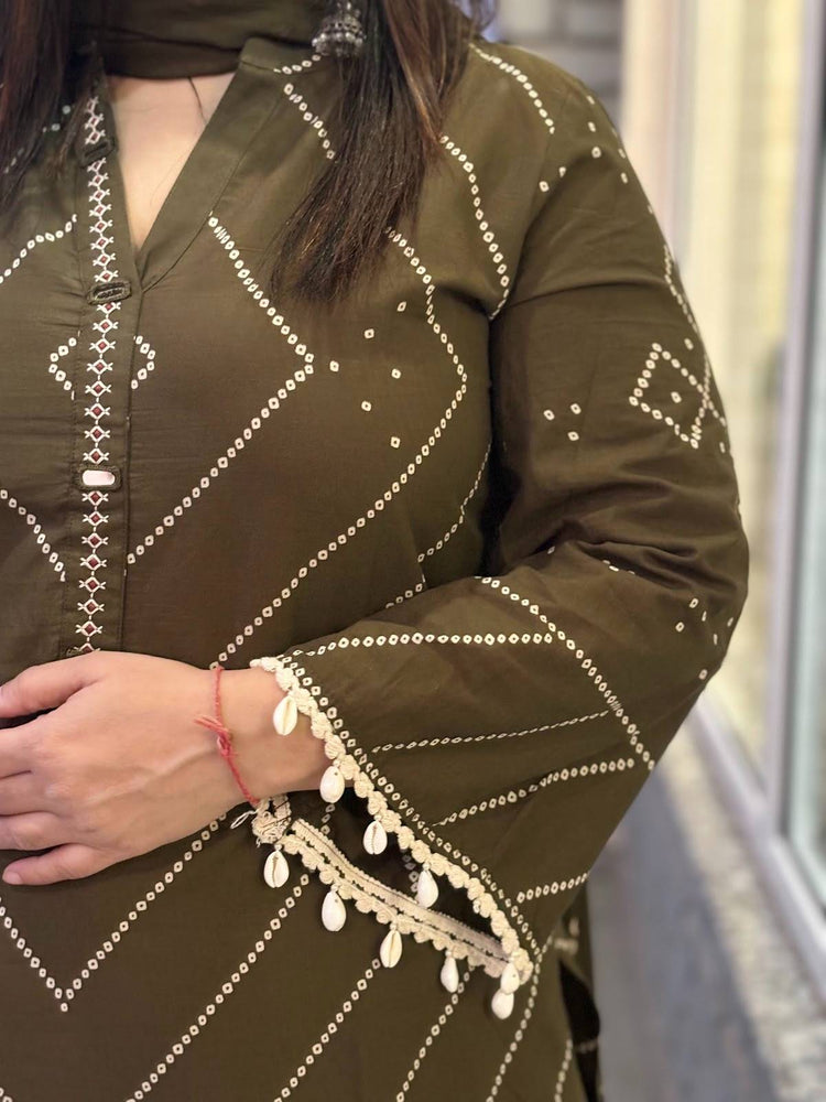 pure-cotton-bandhni-print-hand-embroidered-suit-set-with-bell-sleeves-shell-detailing-paired-with-farshi-salwar-mehendi-green-3