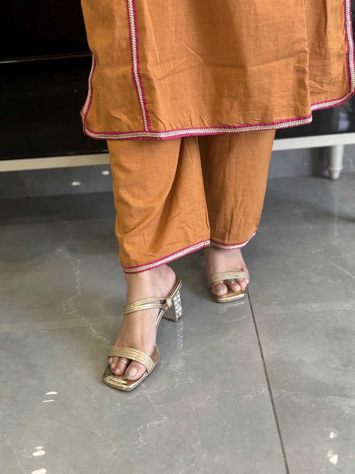 pure-cotton-slub-panelled-pant-set-with-front-back-gota-work-pockets-4