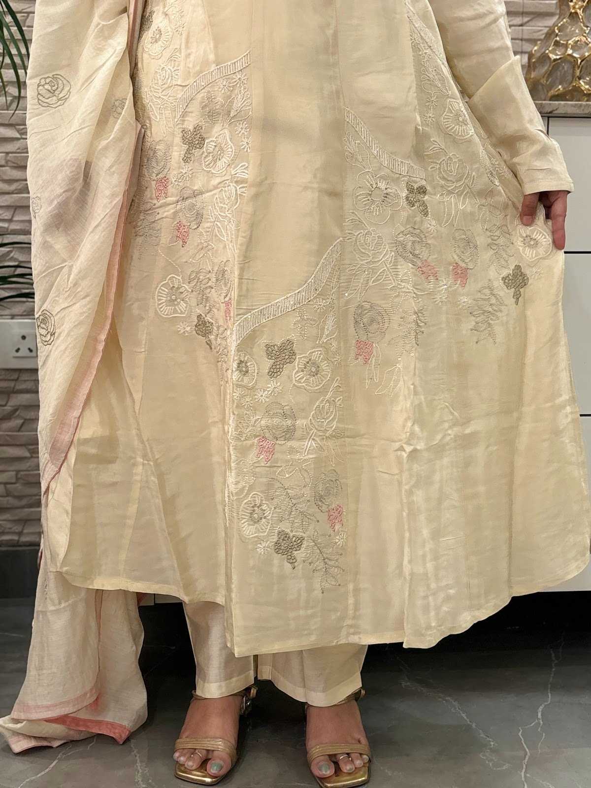 pure-crepe-anarkali-with-cotton-lining-heavy-embroidery-paired-with-embroidered-mul-chanderi-dupatta-ivory-4