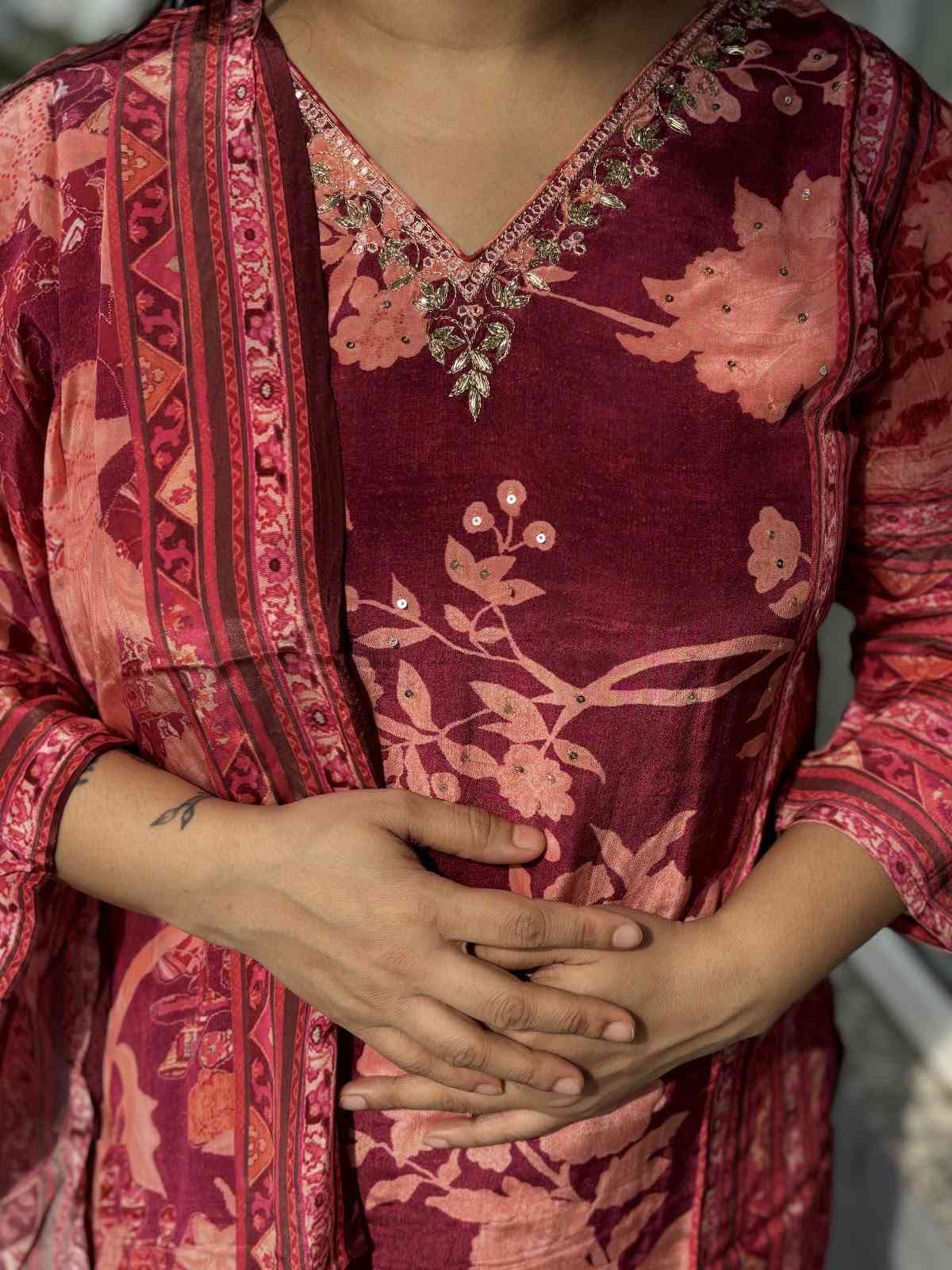pure-crepe-hand-embroidered-digital-print-suit-set-paired-with-crepe-dupatta-wine-2