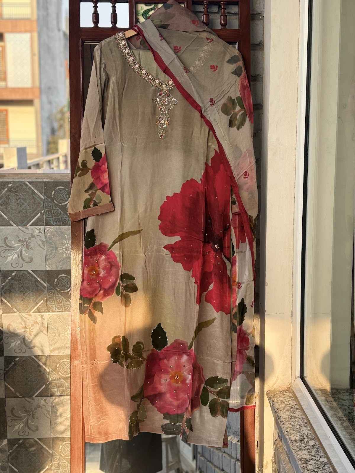 pure-crepe-hand-embroidered-digital-print-suit-set-paired-with-pure-organza-dupatta-cheeku-1