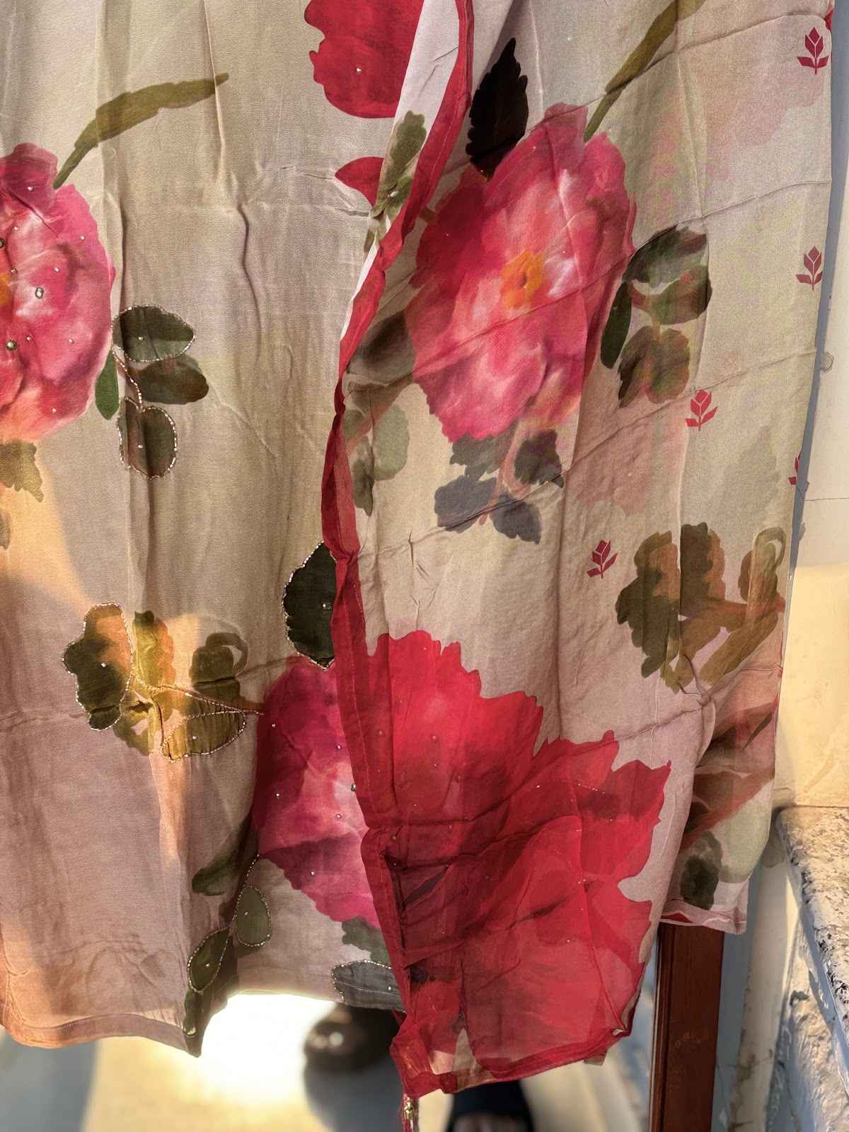 pure-crepe-hand-embroidered-digital-print-suit-set-paired-with-pure-organza-dupatta-cheeku-3