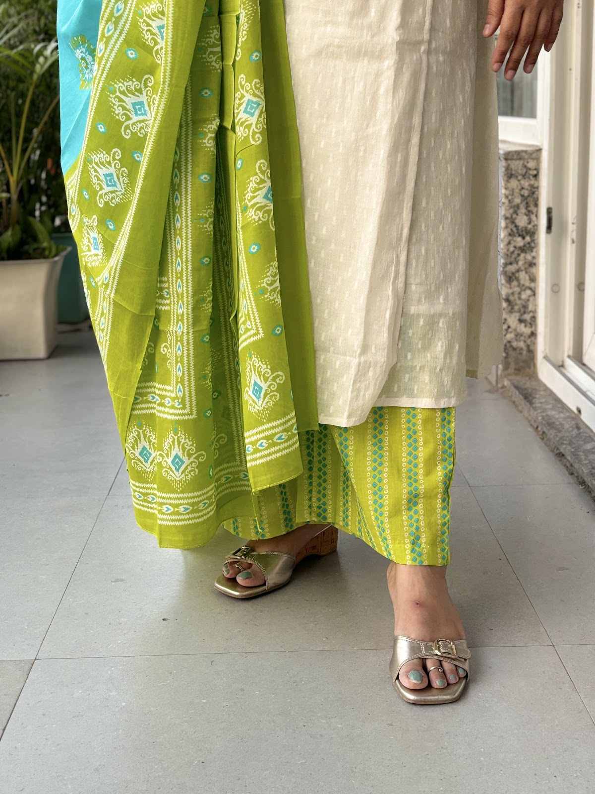 pure-dobby-cotton-angrakha-style-suit-set-with-cotton-lining-paired-with-printed-pant-dupatta-off-white-4
