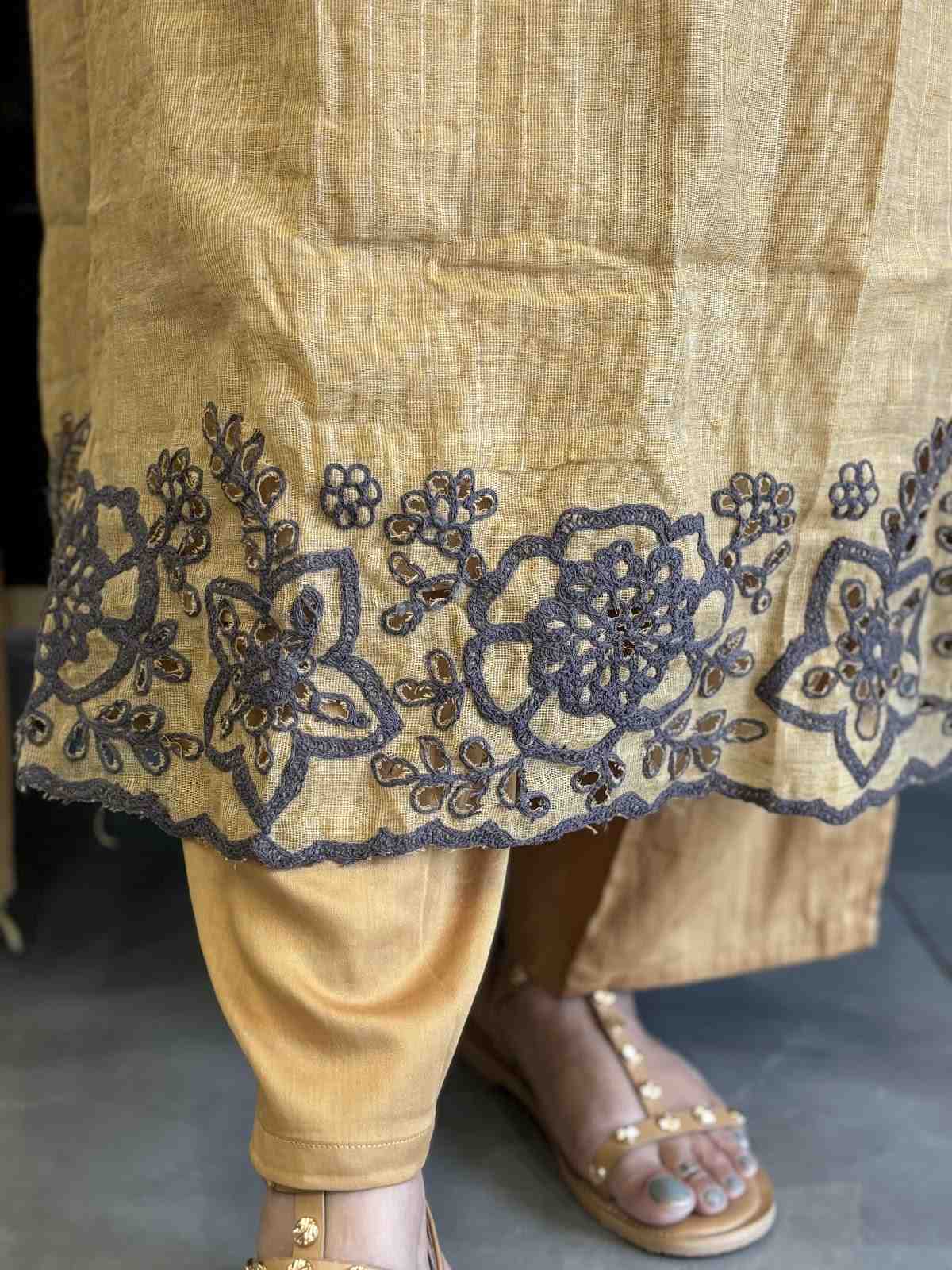 pure-jute-linen-embroidered-appliquÃ©-work-suit-set-with-chanderi-dupatta-mustard-2