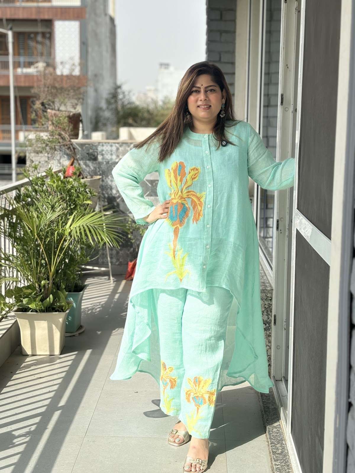 pure-linen-embroidered-high-low-pattern-co-ord-set-with-separate-mul-cotton-inner-blue-1