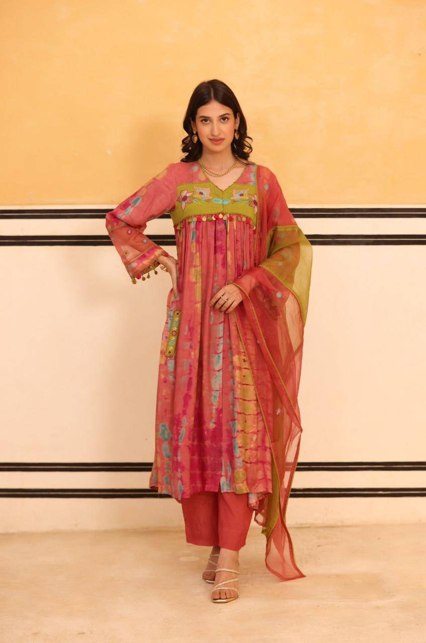 pure-muslin-a-line-shibori-print-suit-set-with-embroidery-at-front-and-back-paired-with-organza-dupatta-peach-2