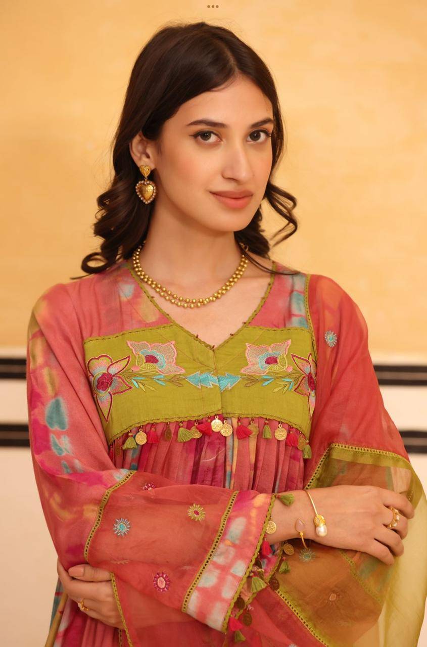 pure-muslin-a-line-shibori-print-suit-set-with-embroidery-at-front-and-back-paired-with-organza-dupatta-peach-4
