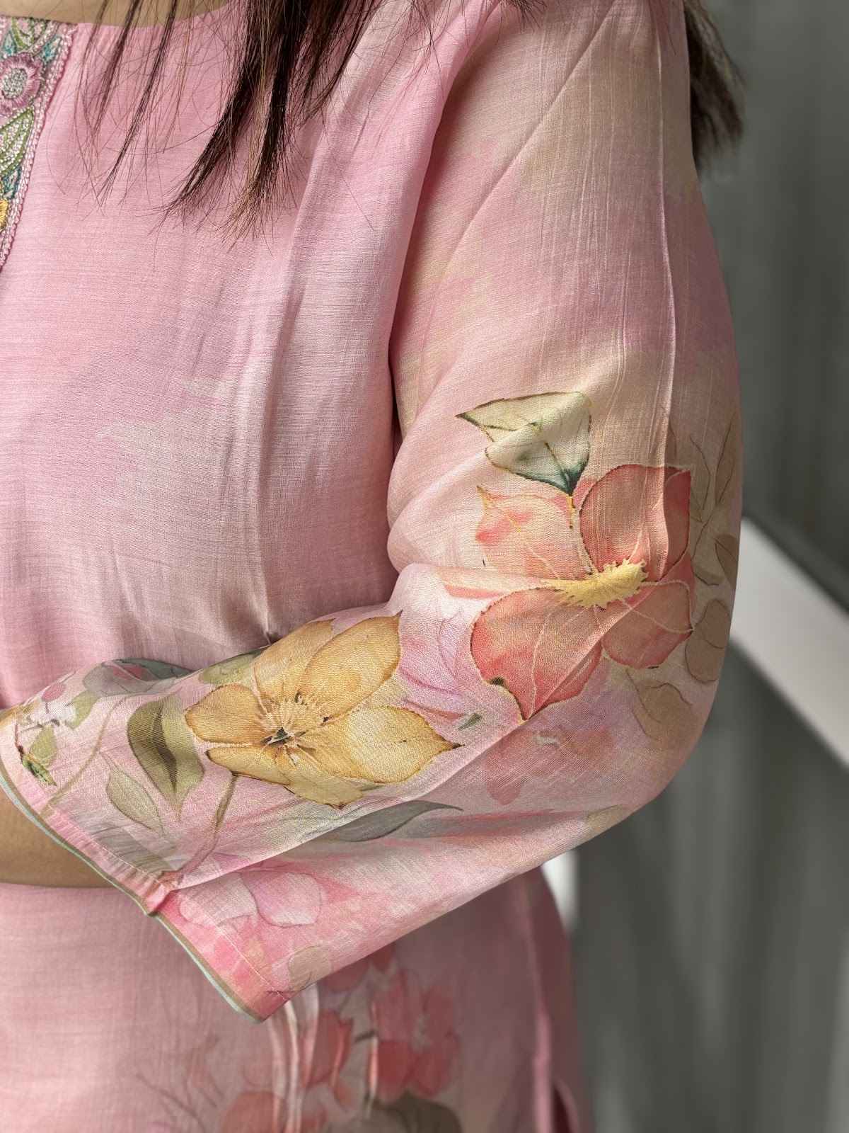 pure-muslin-digital-floral-print-embroidered-straight-fit-suit-set-with-mul-cotton-lining-baby-pink-3
