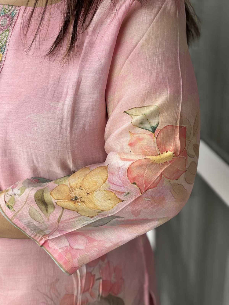 pure-muslin-digital-floral-print-embroidered-straight-fit-suit-set-with-mul-cotton-lining-baby-pink-3