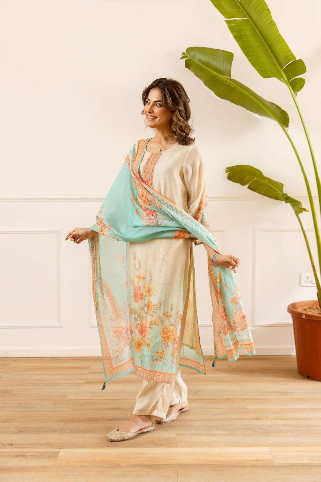 pure-muslin-digital-print-straight-fit-suit-set-with-mul-cotton-lining-ivory-and-blue-5