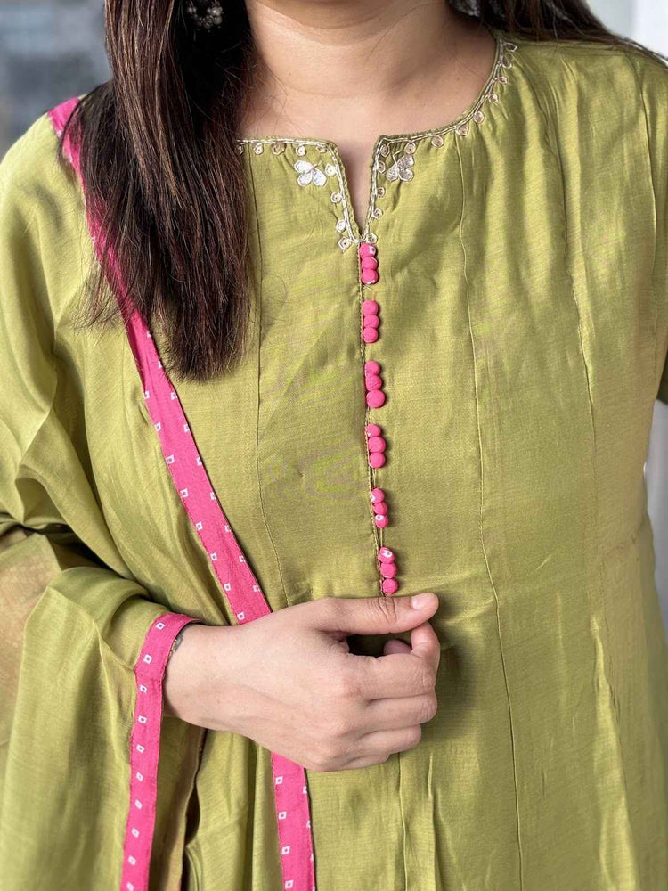 pure-muslin-embroidered-anarkali-with-bandhni-patch-work-mehendi-green-2