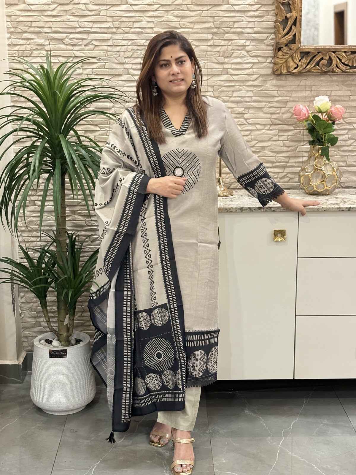 pure-muslin-hand-embroidered-straight-fit-suit-set-with-mul-cotton-lining-steel-grey-1