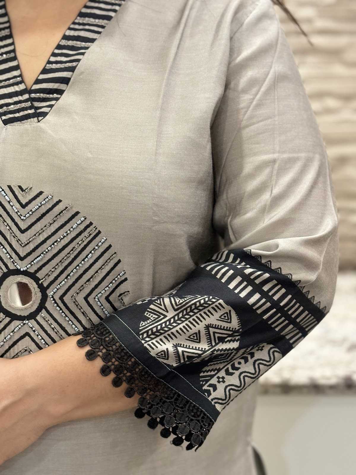 pure-muslin-hand-embroidered-straight-fit-suit-set-with-mul-cotton-lining-steel-grey-3