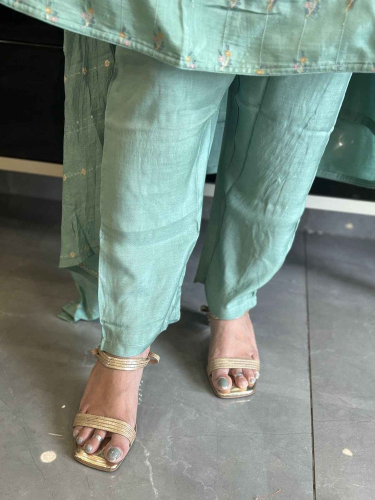 pure-muslin-jacquard-gota-patti-work-suit-set-rama-green-4