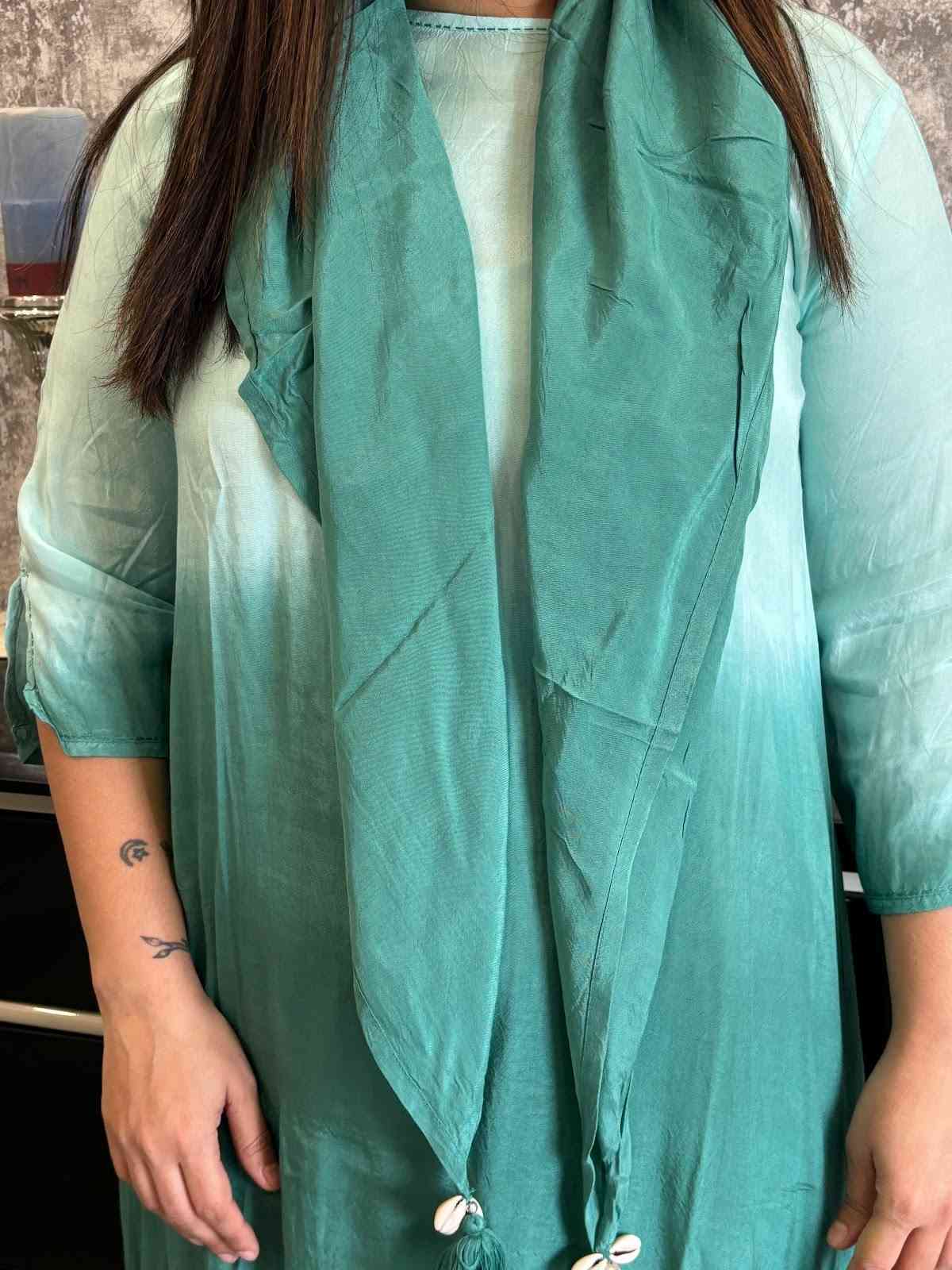 pure-muslin-ombre-shade-c-cut-dress-with-separate-inner-stole-green-2